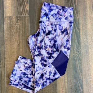 NWOT Old Navy Athletic Crop Leggings